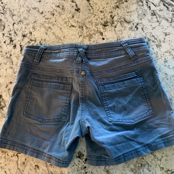 Ladies Prana shorts - Picture 2 of 4